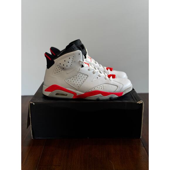 Athletic_Shoes